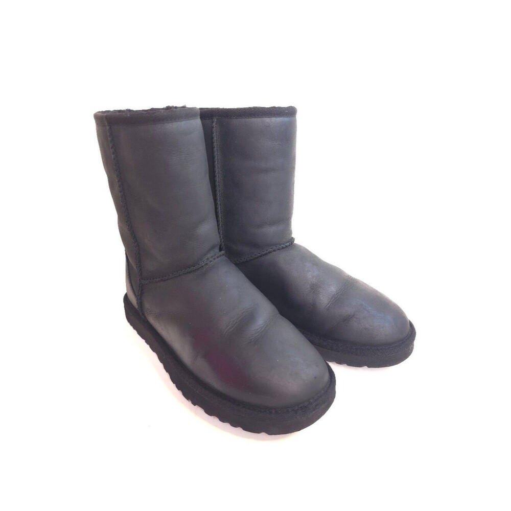 UGG Classic Short Leather Boots Black Shearling Lined Women’s Size 8 Waterproof